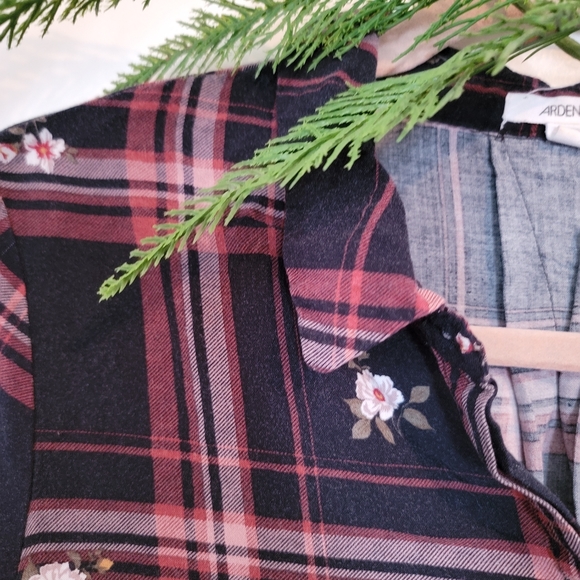 Long Sleeve Blouse M - Picture 2 of 4